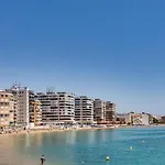 Sunny With Pool, 200m From The Sea Apartmán