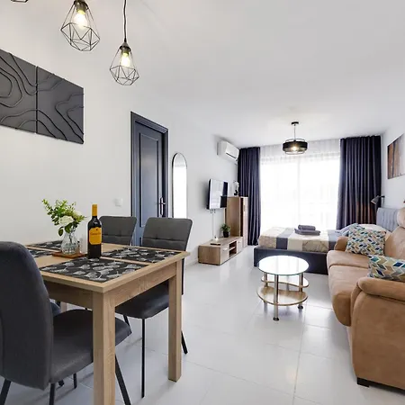 Sunny With Pool, 200m From The Sea