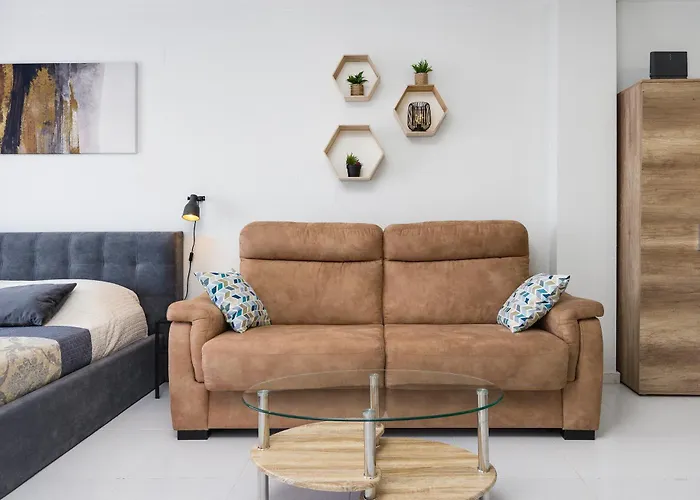 Sunny With Pool, 200m From The Sea Daire *